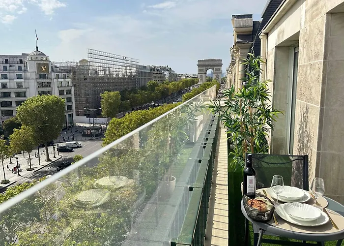 Unique Panoramic Flat Champs-Elysees